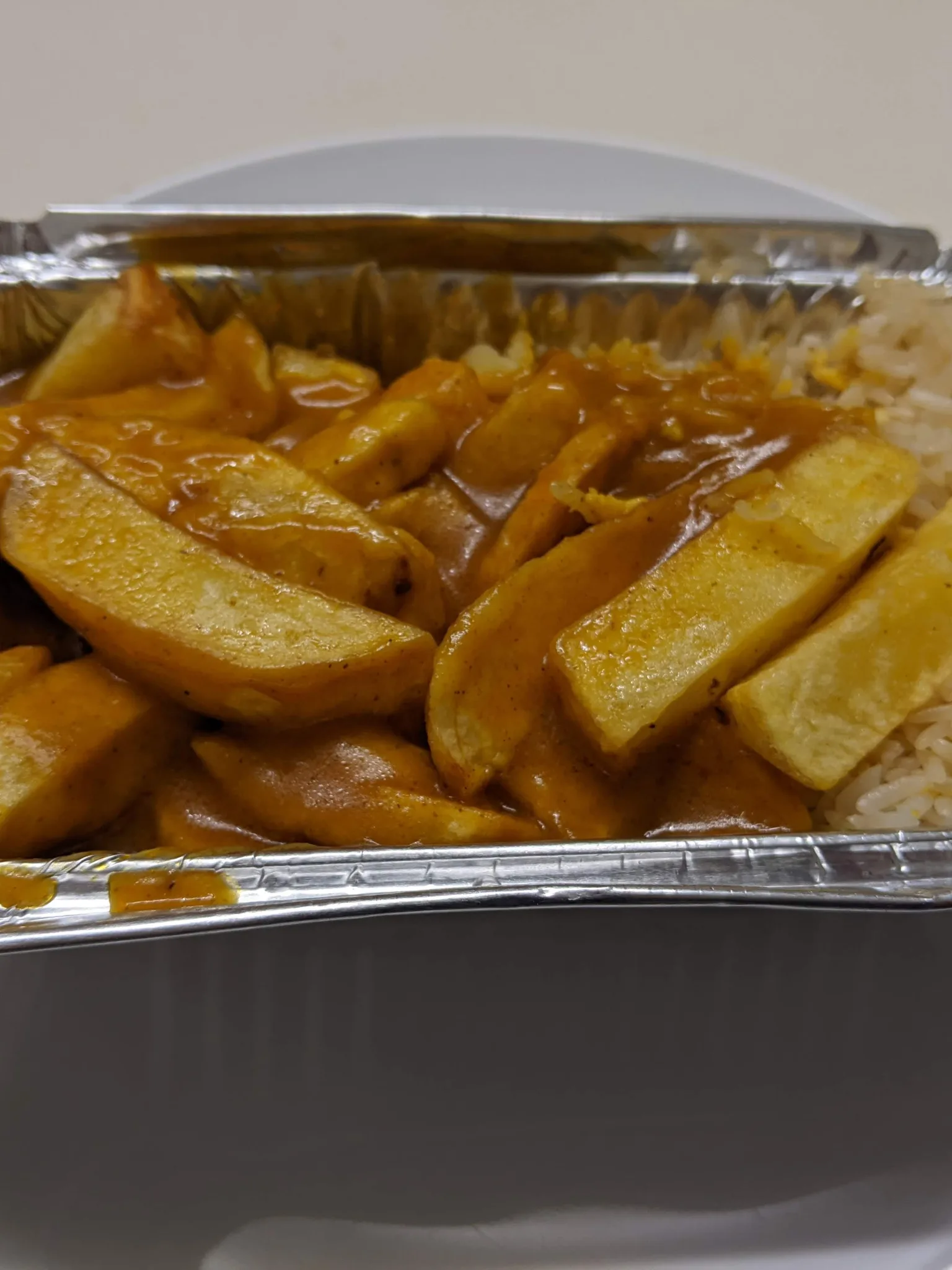 3-in-1: 3-in-1 (fast food dish) in a foil tray on a plate