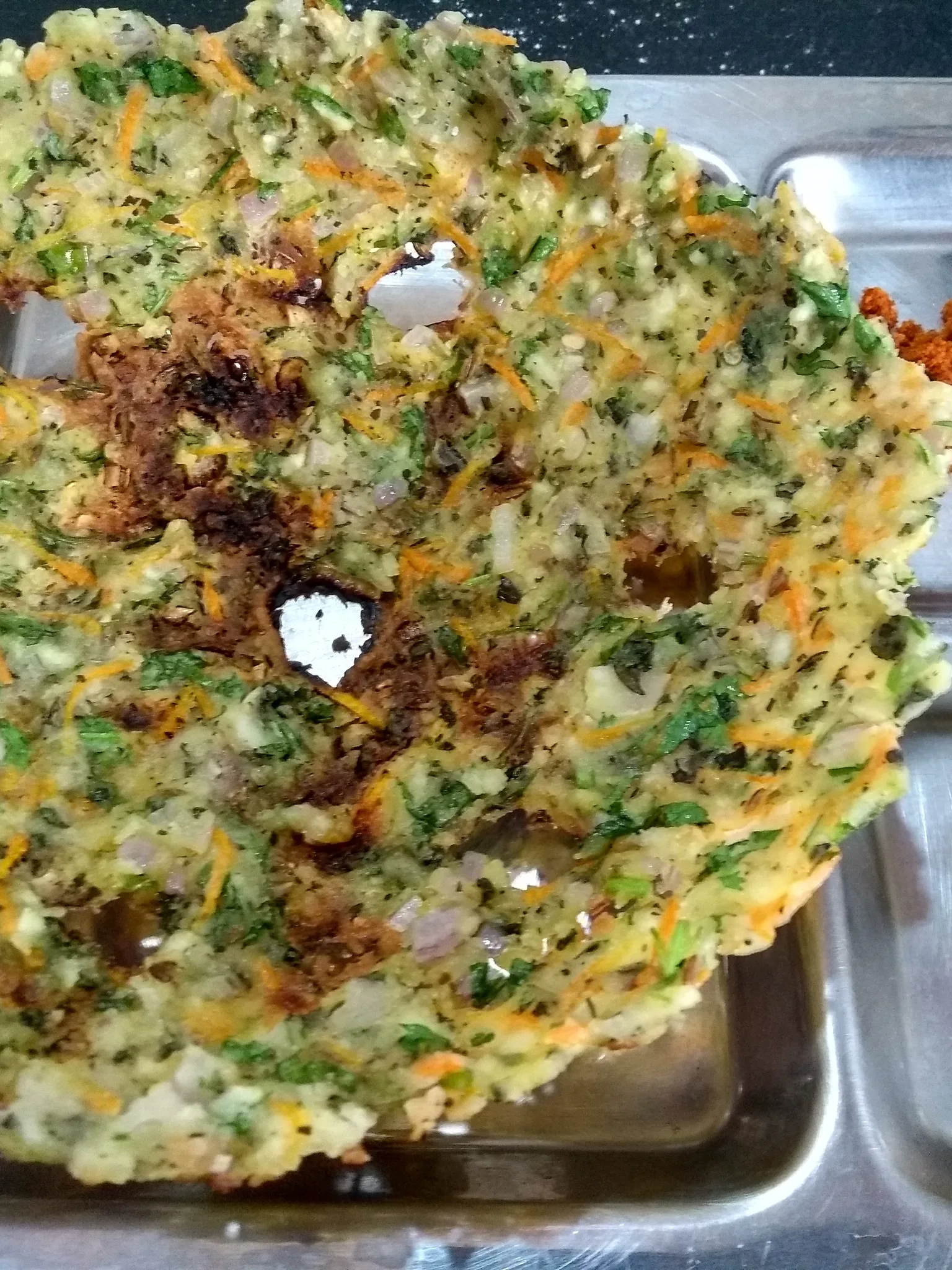 Akki rotti: ಅಕ್ಕಿ ರೊಟ್ಟಿ ಬೆಣ್ಣೆ ಮತ್ತು ಚಟ್ನಿ ಪುಡಿಯೊಂದಿಗೆ ಸವಿಯಲು ಸಿದ್ಧ