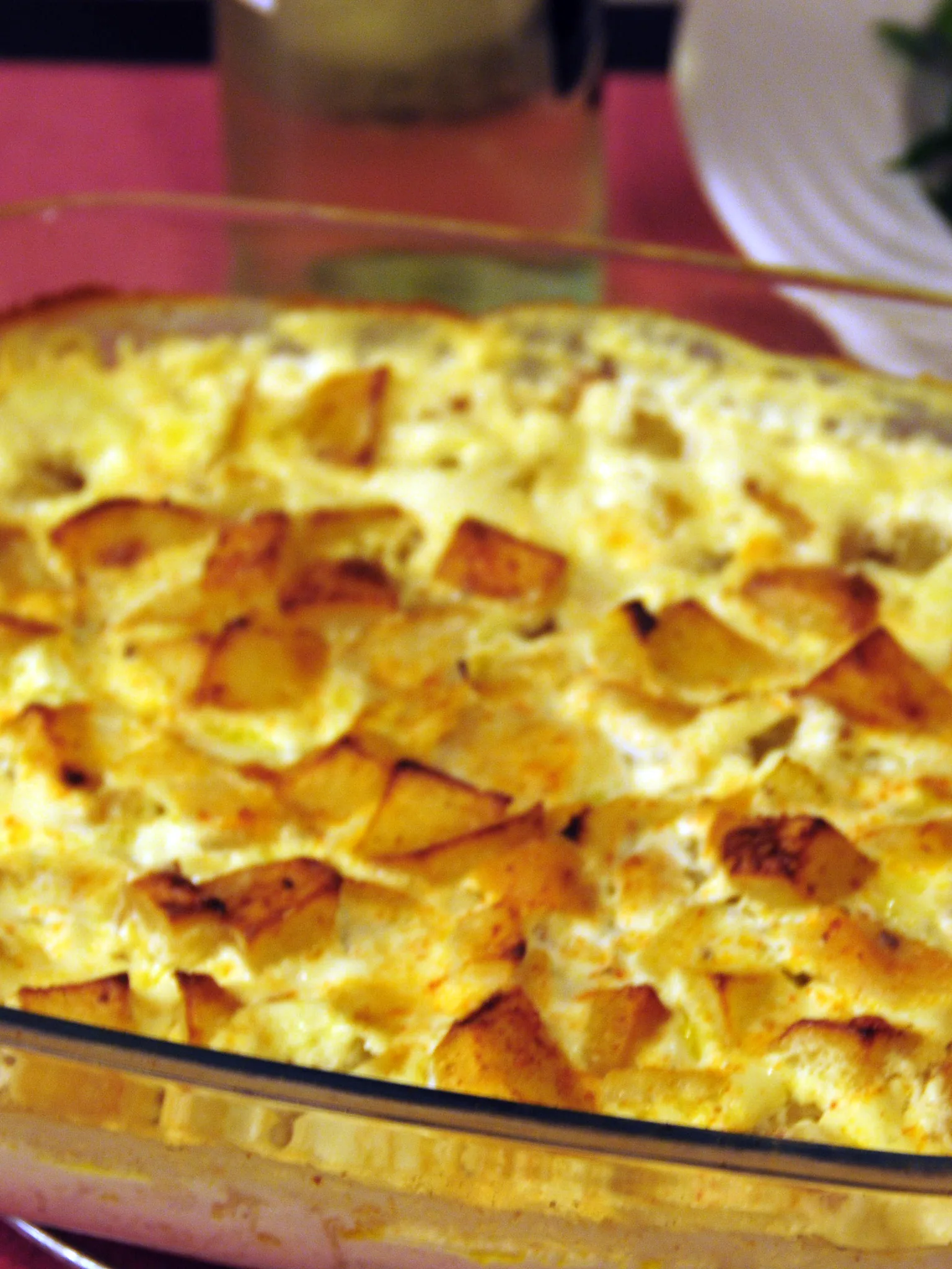 Bacalhau com natas: Cod with cream (bacalhau com natas) in an oven dish