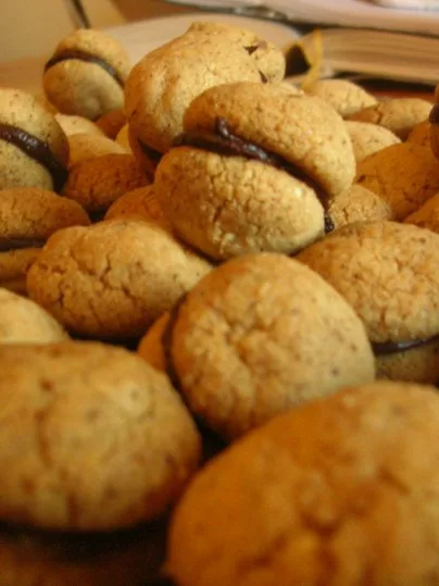 baci di dama: Tipico dolcetto piemontese a base di nocciole