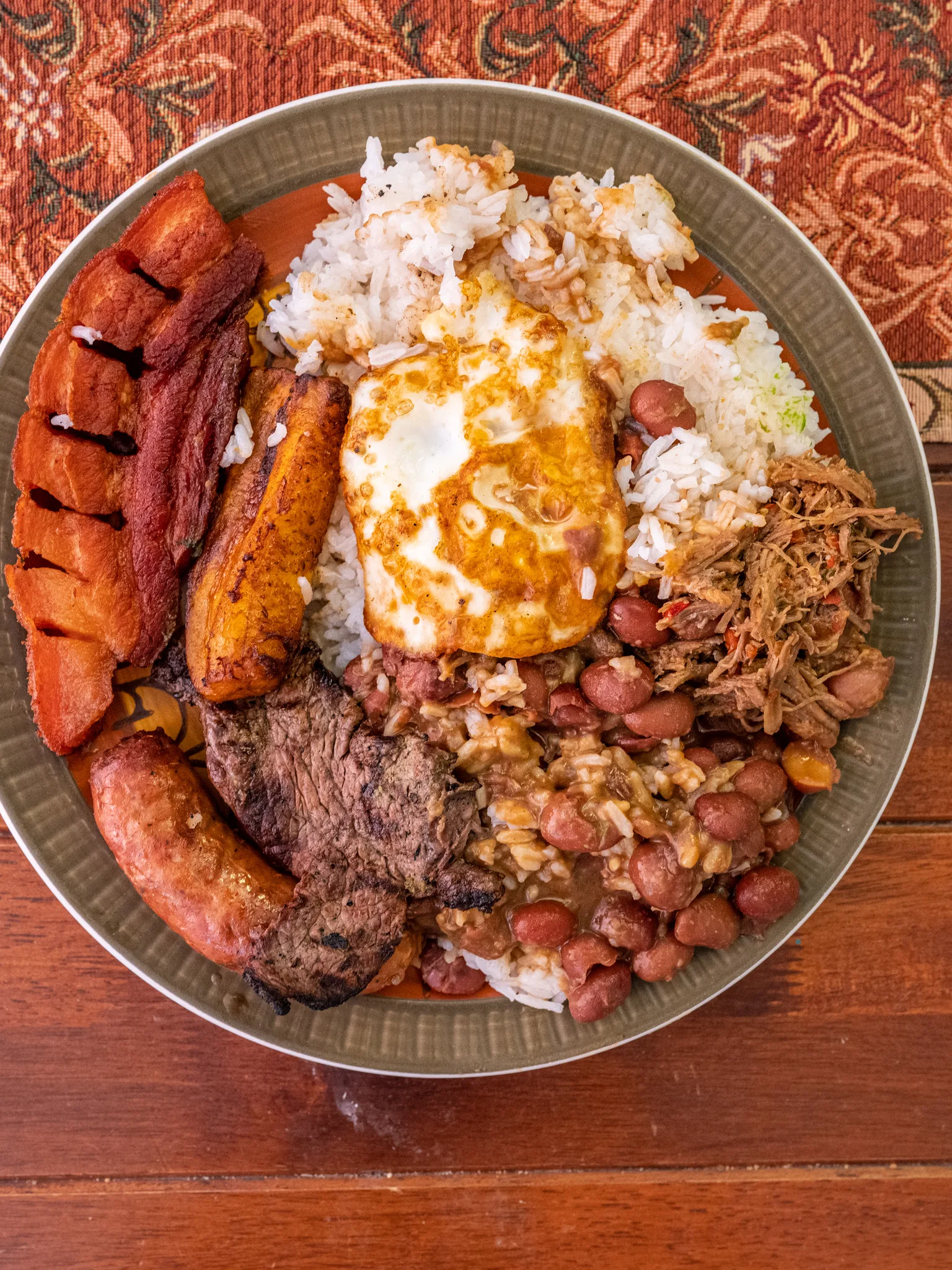 Bandeja paisa, a photograph of the dish