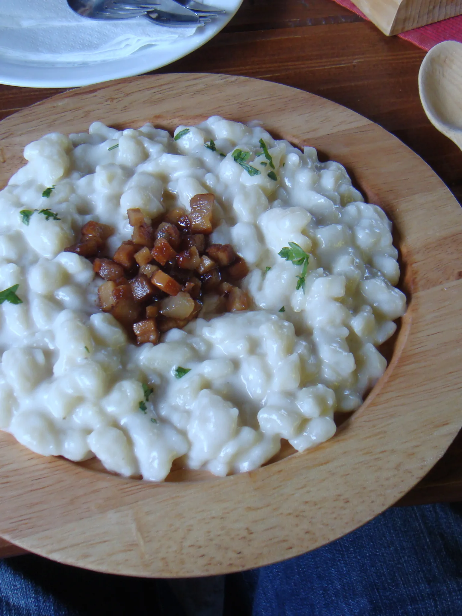 Bryndzové halušky: Bryndzové halušky so slaninou