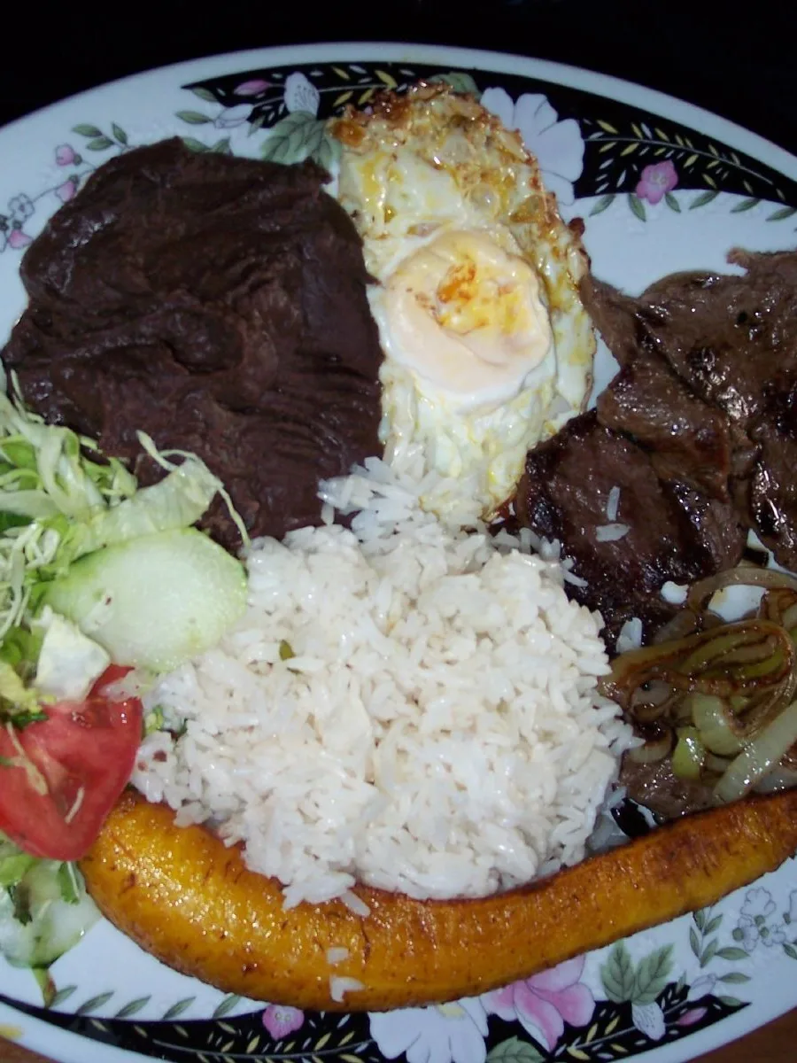 Casado: A Costa Rican lunch, called casado . Comes with rice, fried plantain, onioned meat (chicken or beef), an egg, beans and a cabbage salad sprinkled with lemon juice and salt