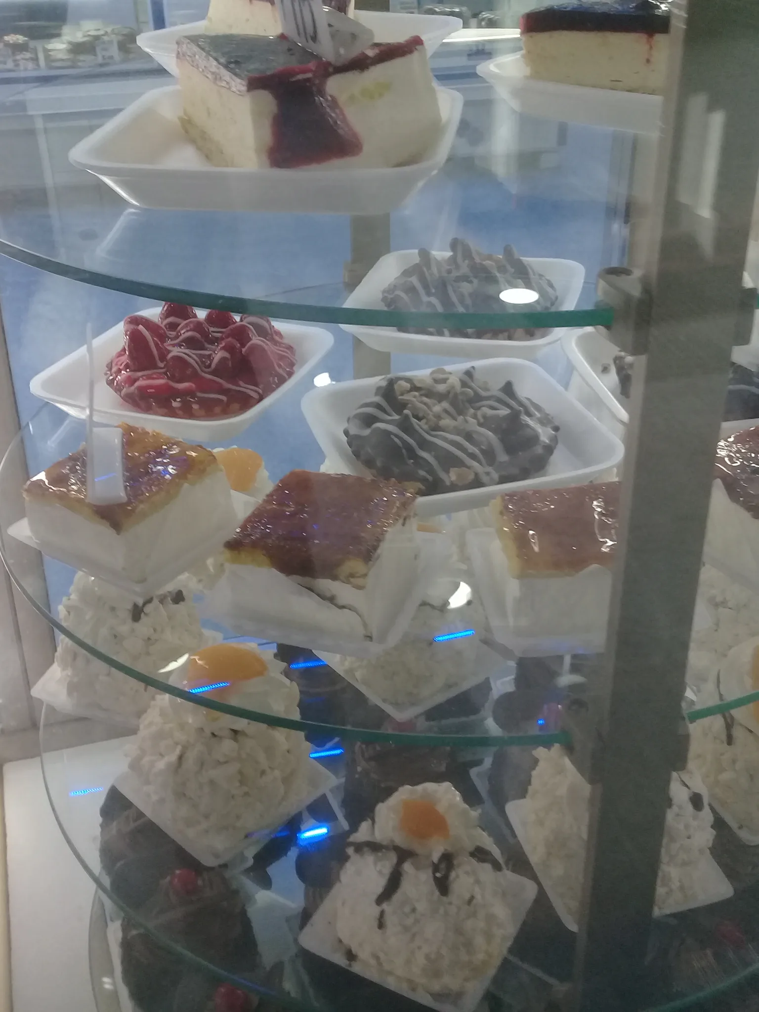 Chajá: Massini, chajá y otros postres