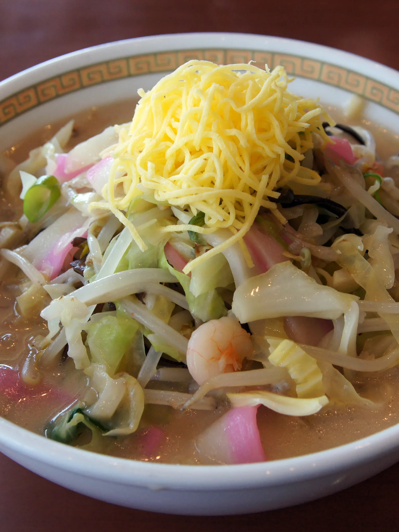 champon: A bowl of champon noodles at the Chinese restaurant "Shikairo" in Nagasaki, Japan