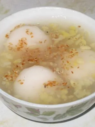 chè trôi nước, a photograph of the dish