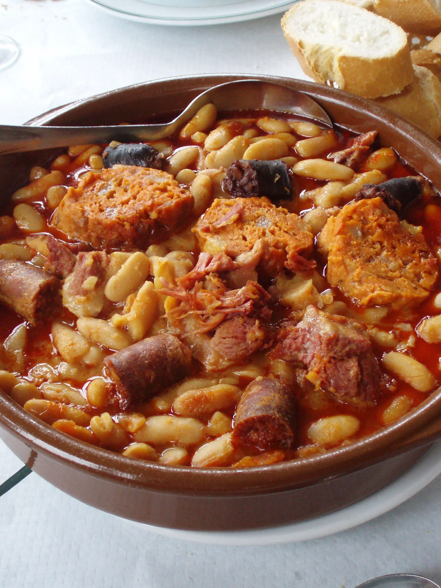 Fabada asturiana: Fabada en cazuela de barro