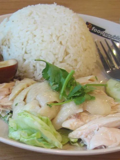 Hainanese Chicken Rice: Hainanese Chicken Rice. Taken by Terence Ong in March 2006, modified by Vsion