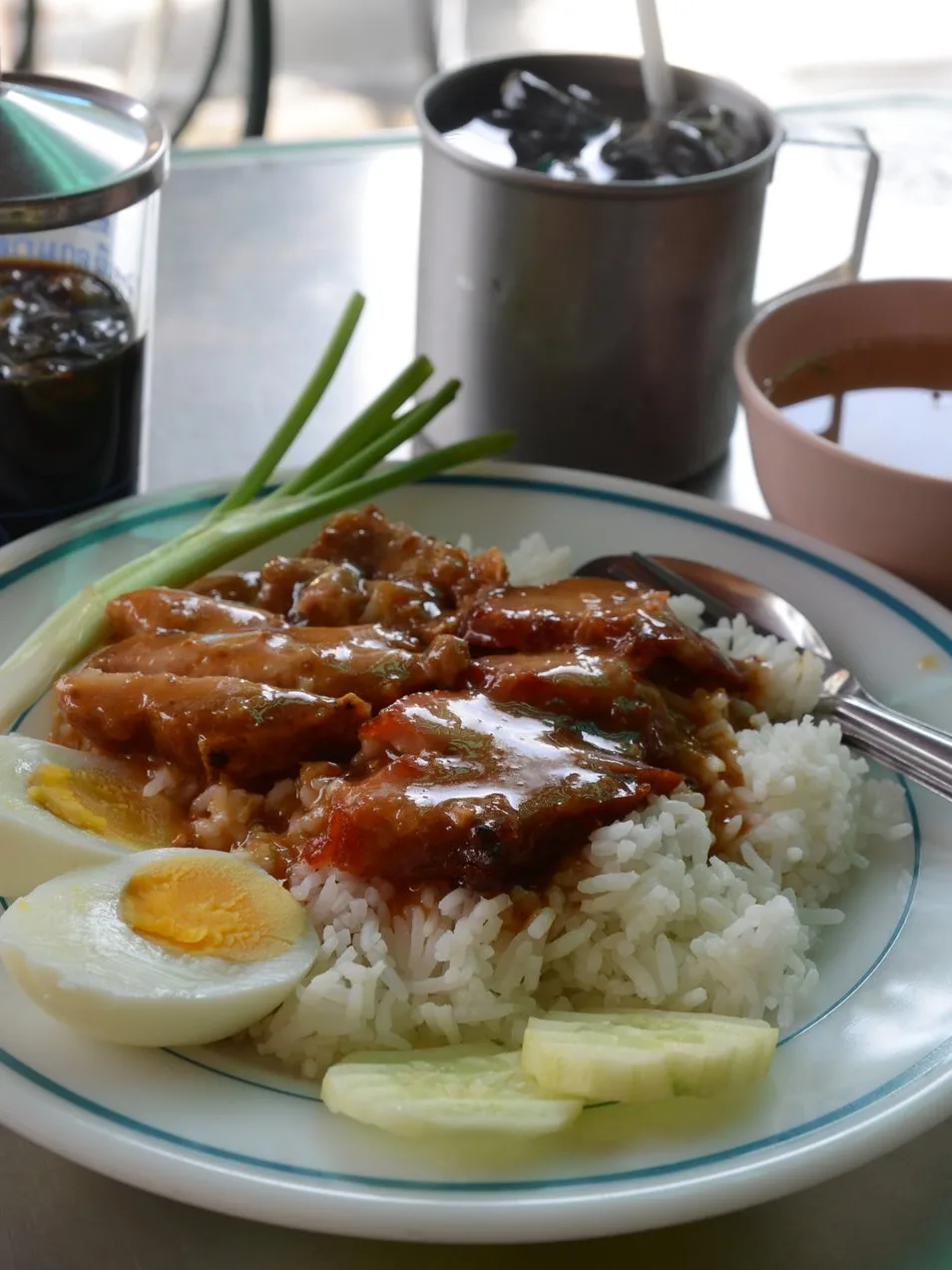 Khao mu daeng, a photograph of the dish
