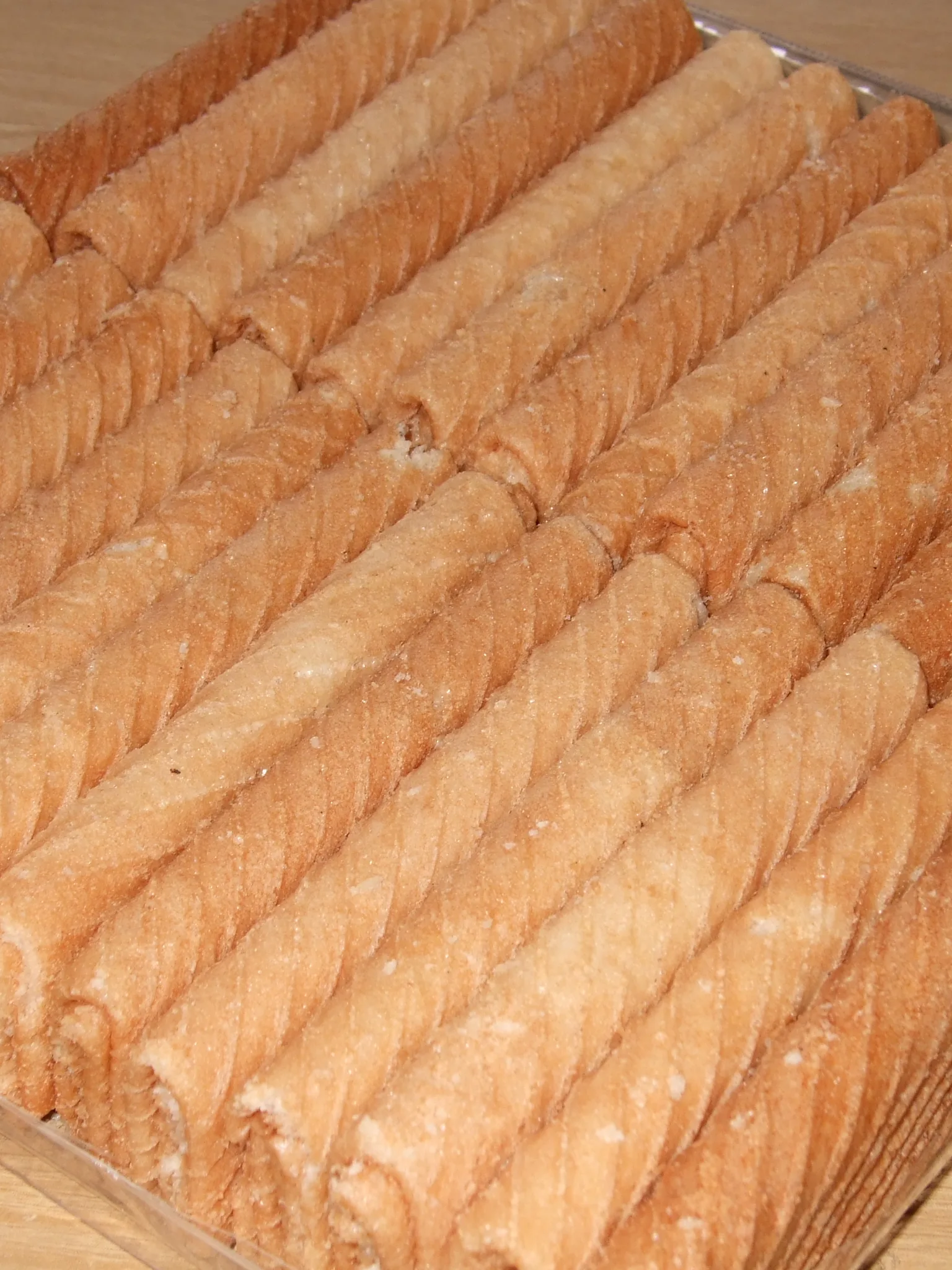 uih sepit: Kue semprong, crispy rolls made of rice flour and coconut milk