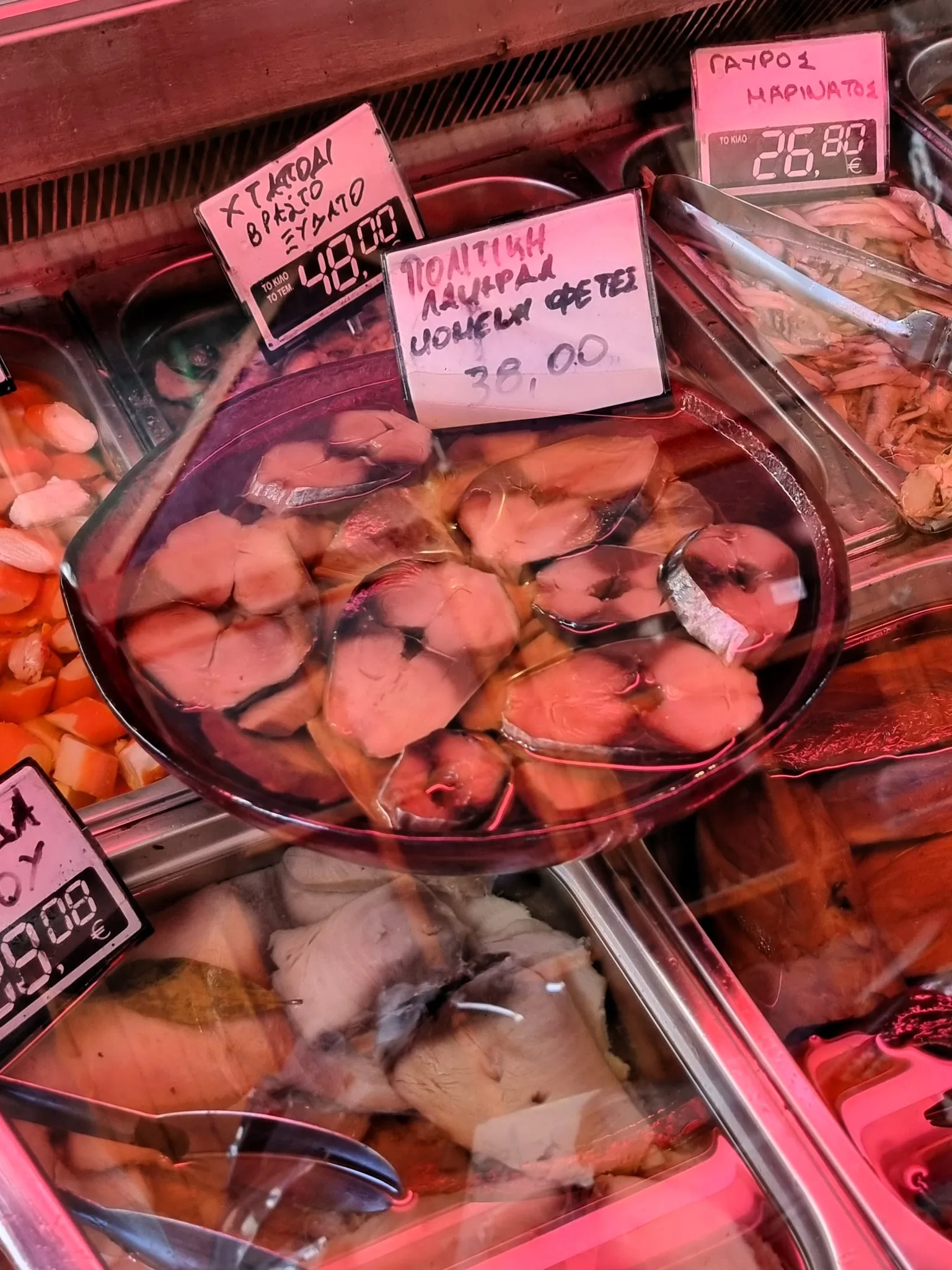 Lakerda: Lakerda steaks (center) at a shop located at Kapani market, Thessaloniki
