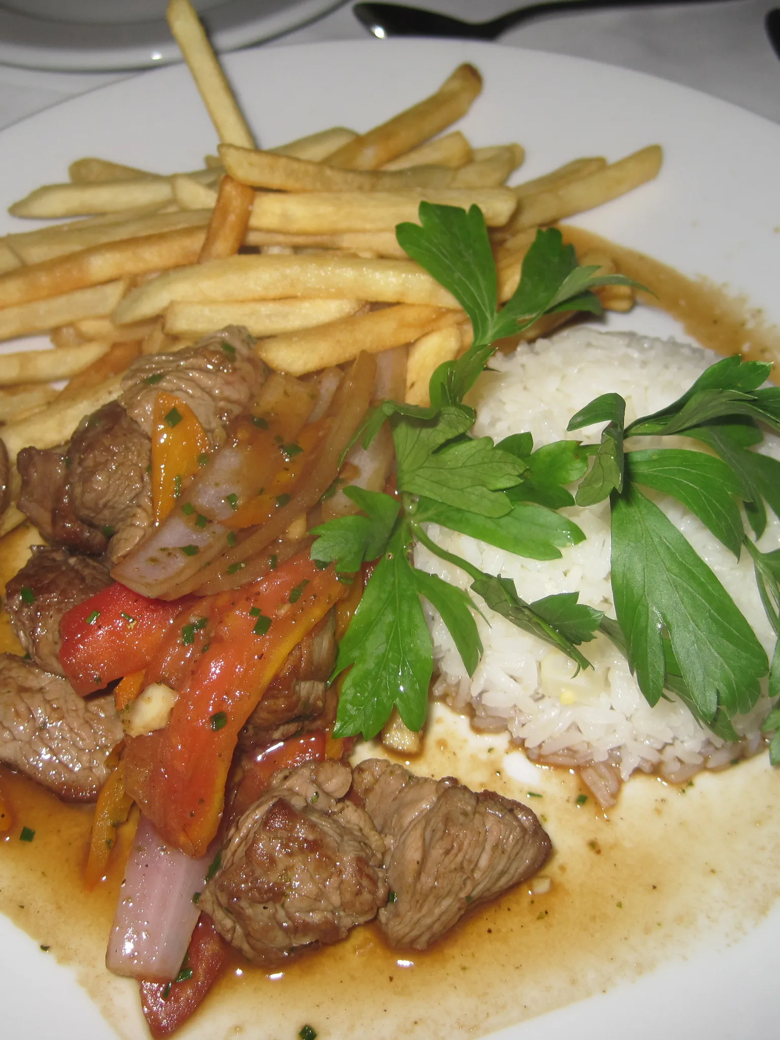 Lomo saltado: Lomo saltado de la Tiendecita Blanca Miraflores, Lima, Peru