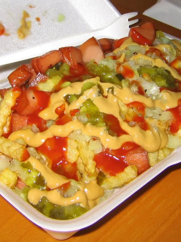 Makkaraperunat: Makkaraperunat-portion, cubed sausage, french fries and excessively ketchup and mustard