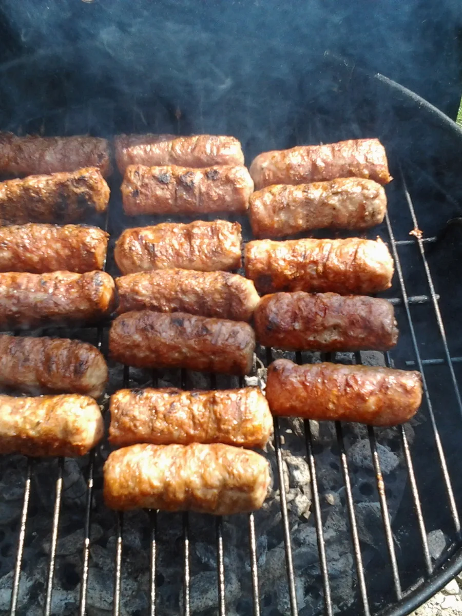 Mititei: Mititei aufm Kohlegrill (18 Stück; ca. 1 kg rohes Hackfleisch)