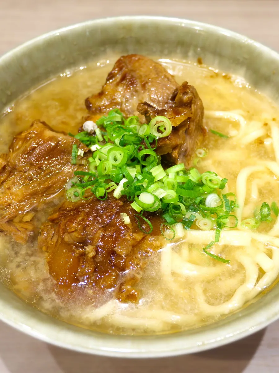 Okinawa soba: ソーキそば（沖縄そば専門やんばる・有楽町交通会館）