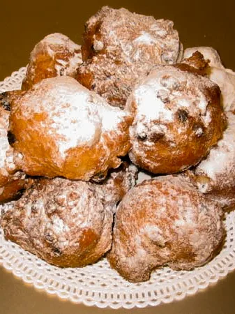 oliebol, a photograph of the dish