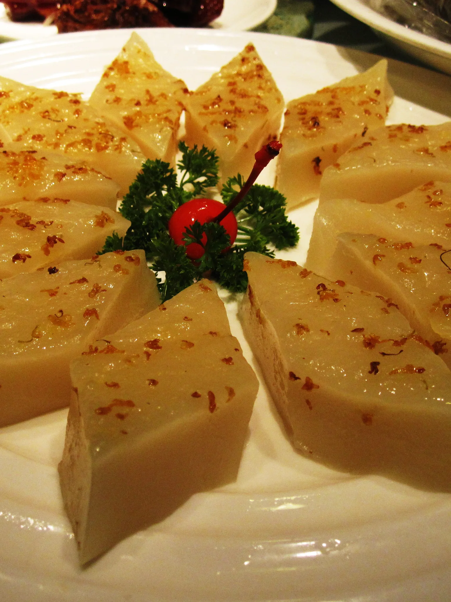 Osmanthus cake: Rice cake perfumed with sweet tea olive infusion