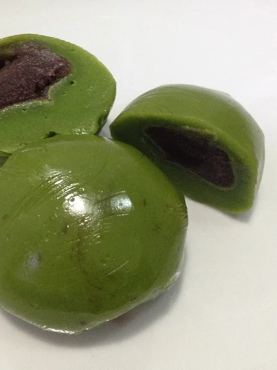 Qingtuan: Qingtuan, traditional Chinese food of the Qingming festival
