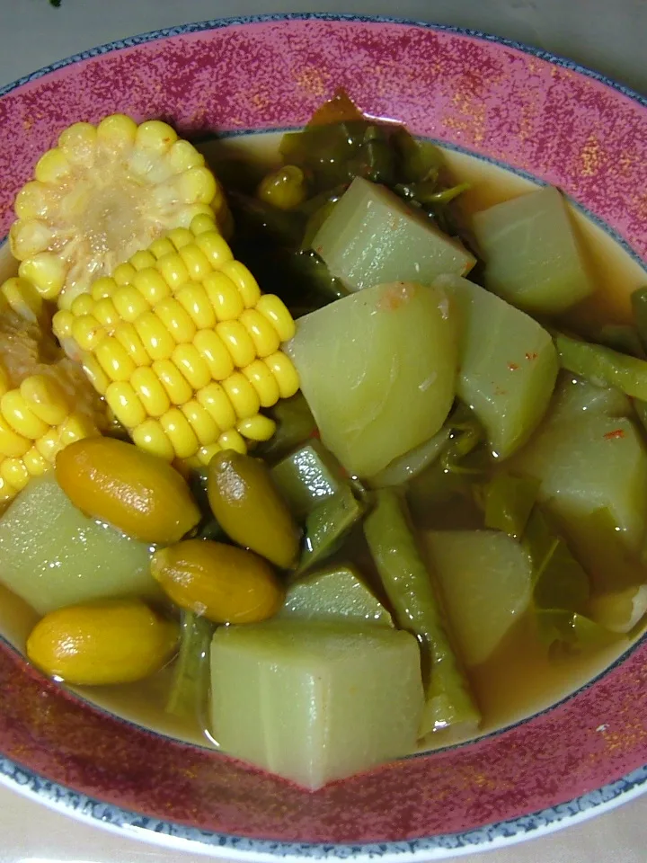sayur asem: Sayur asem, Indonesian vegetable soup. 「サユ－ル・アッスム」インドネシアの野菜スープ