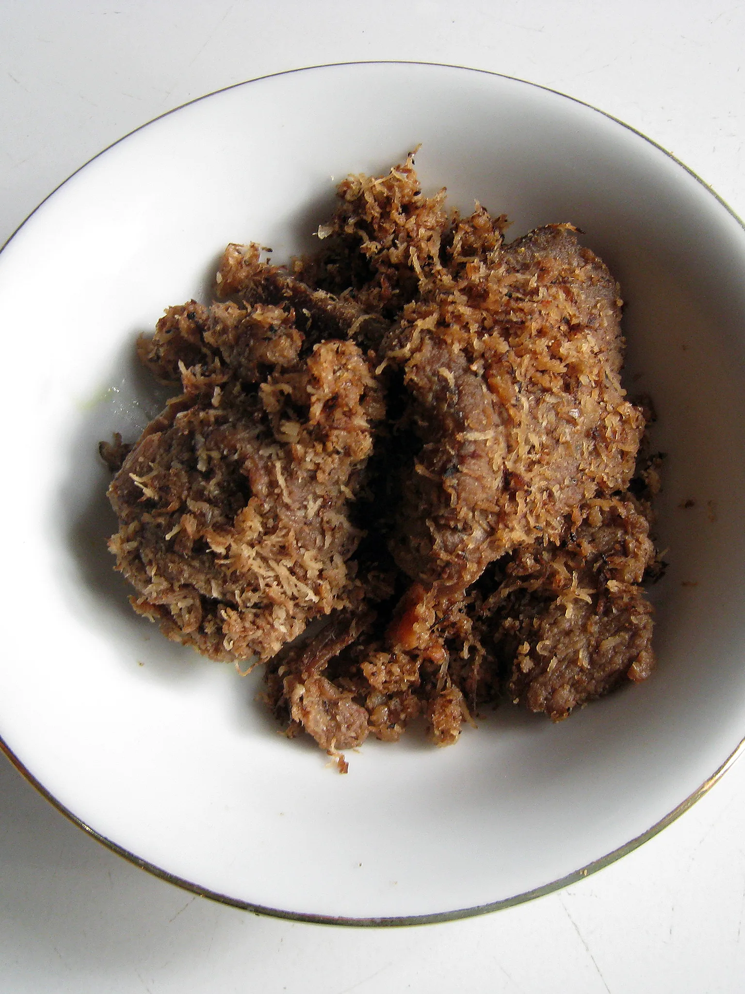 Serundeng: Serundeng Daging, fried beef in sauteed grated coconut and spices. Javanese cuisine, Indonesia
