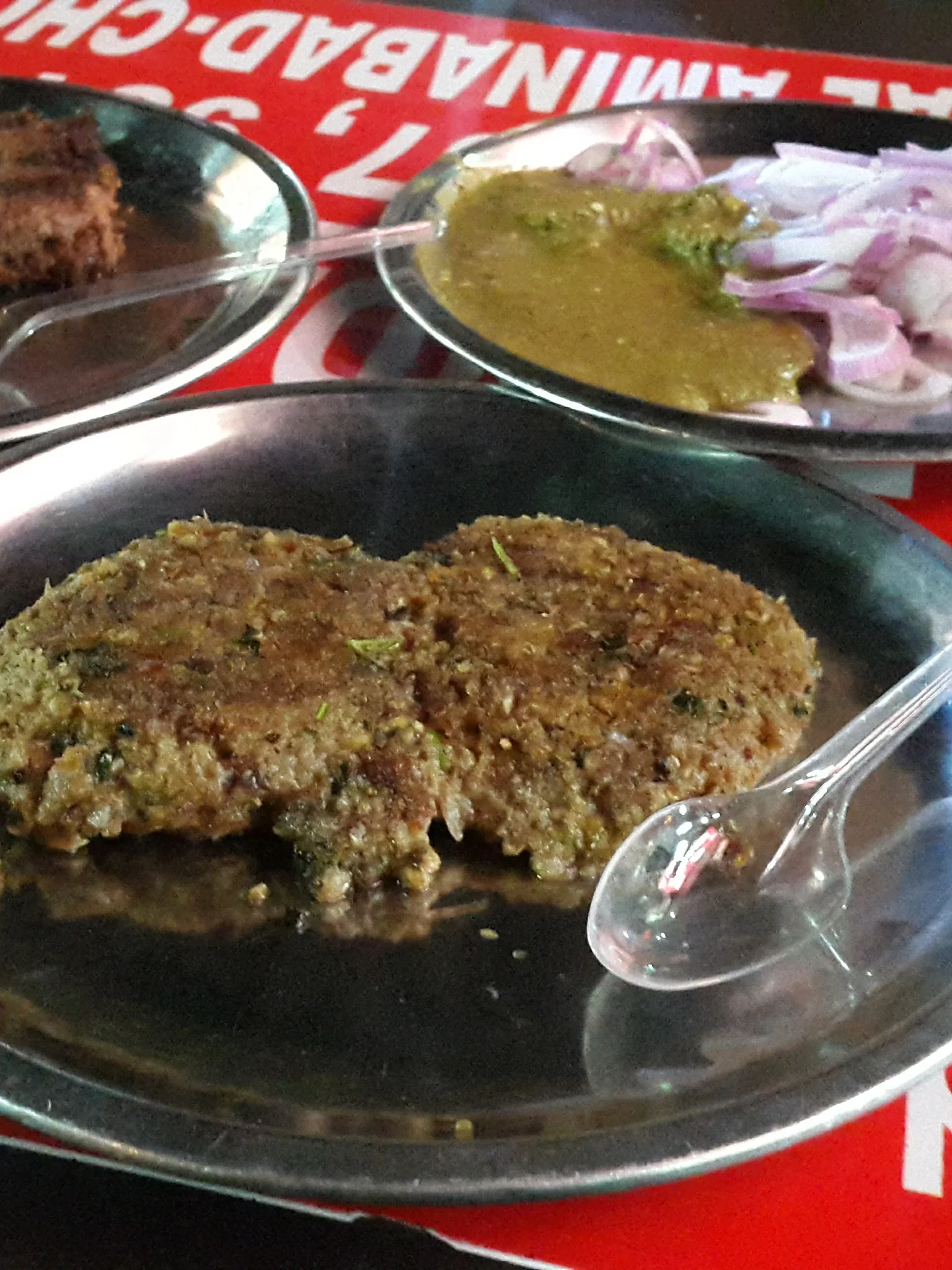 Tunde ke kabab: Galawati Kebab (mutton) Shami Kebab (chicken)