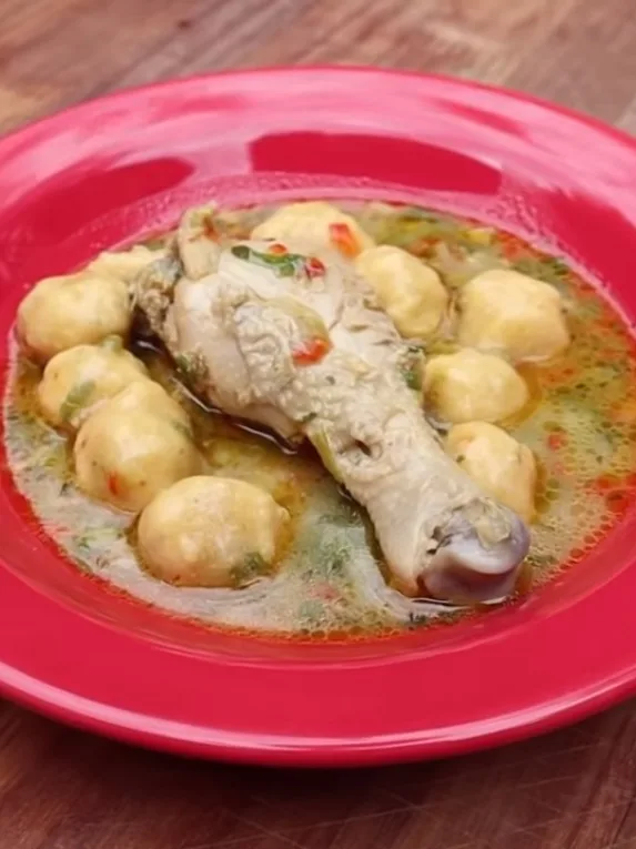 Vori vori: Vorí vorí is a traditional paraguayan soup made by corn flour, cheese, chicken and so
