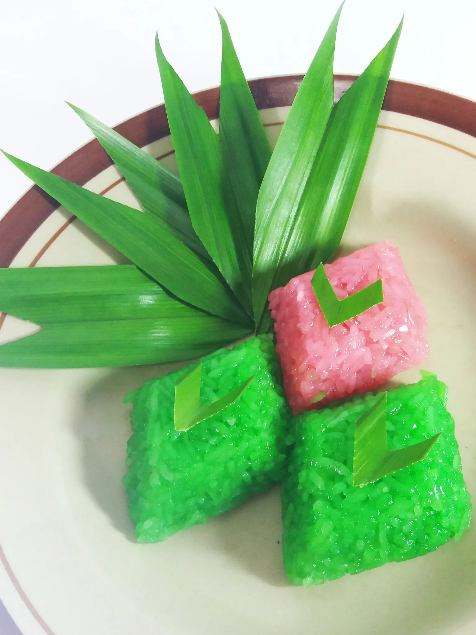 wajik: Wajik is traditional cake from Indonesia. This cake is made from sticky rice
