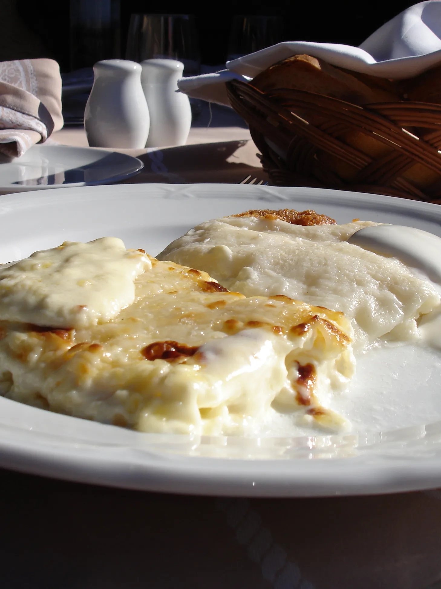 Zagorski štrukli: Štrukla - traditional Croatian dish, restaurant "Okrugljak" Zagreb