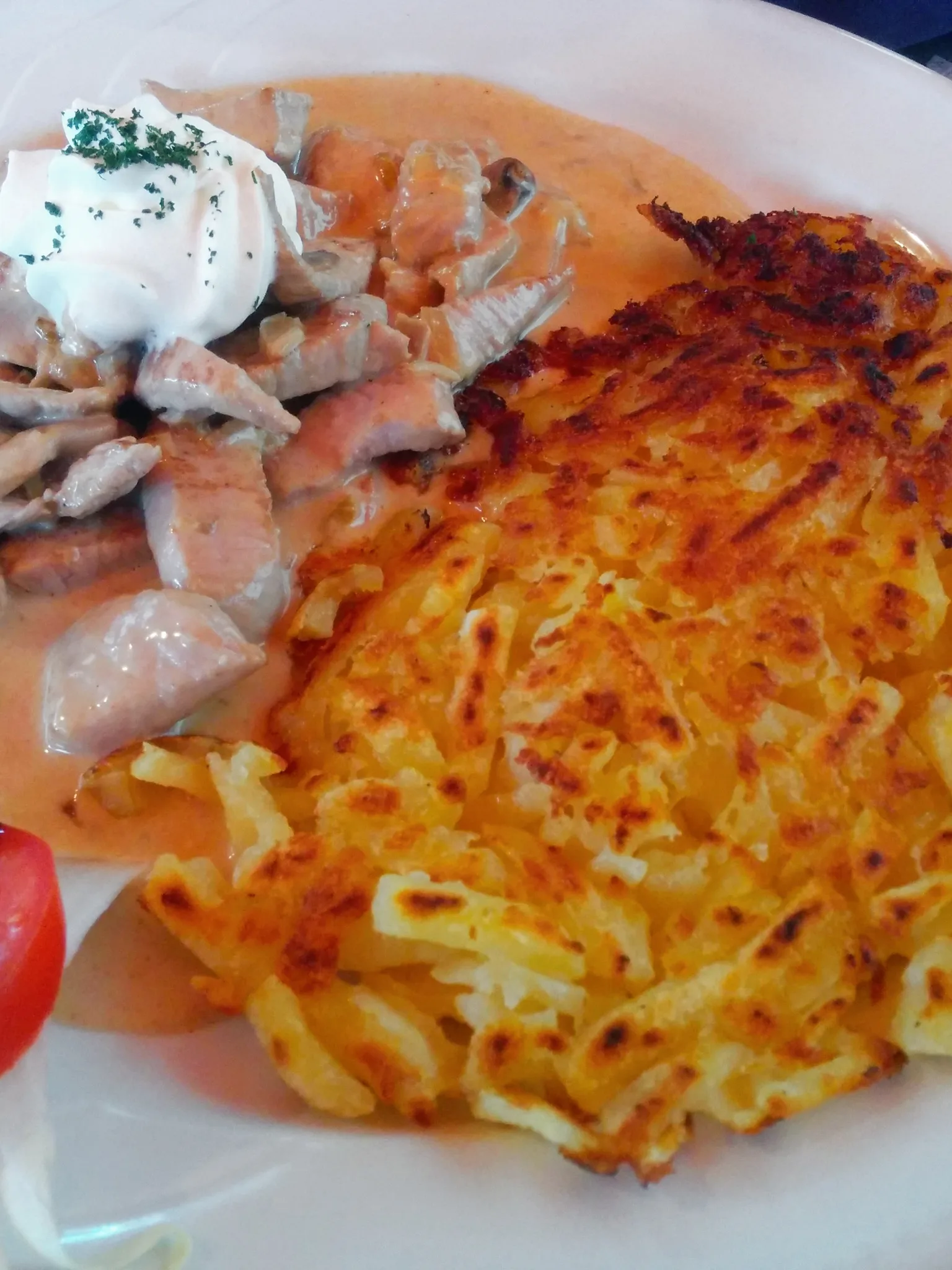 Zürcher Geschnetzeltes, a photograph of the dish